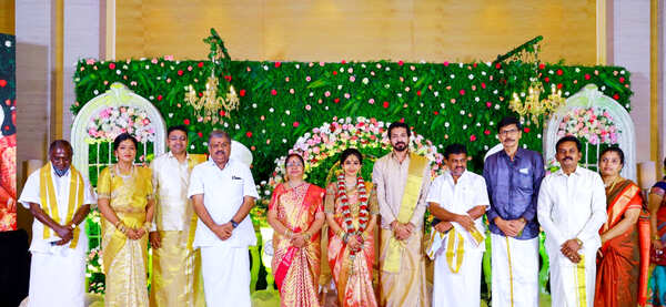 Vijjith announces wife Vinothini’s pregnancy with adorable pics
