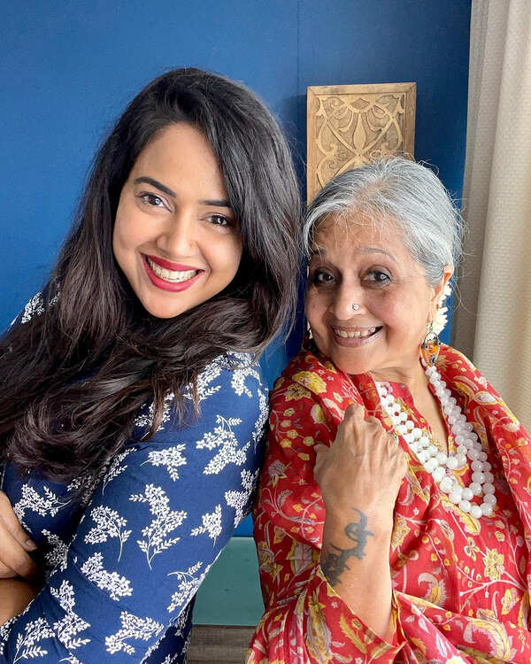 Sameera Reddy with MIL 1