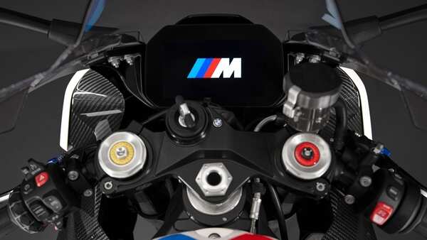 P90398272_highRes_the-new-bmw-m-1000-r (1)