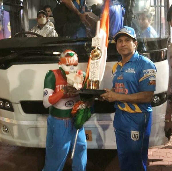 Embed-Sachin-Fan4-2603