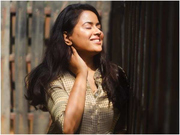 Exclusive! Sameera Reddy: My kids and I become beach bums in summer ...