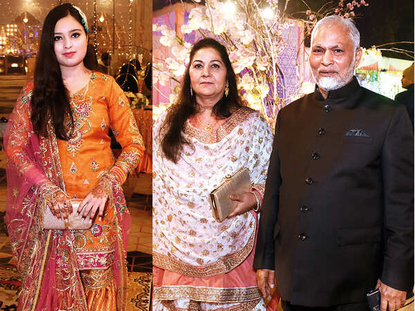 (L) Mehvish Junaid (R) Dr Jahan Ara and Dr Jameel Ahmad