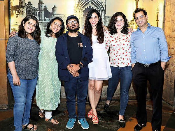 (L-R) Shikha Talsania, Swara Bhaskar, Kamal Pandey, Pooja Chopra, Meher Vij and Vinod Bachchan