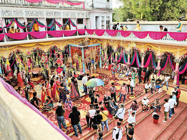 A glimpse of the song  shoot of the film Jahan  Chaar Yaar in Lucknow