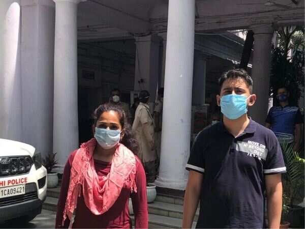 delhi couple