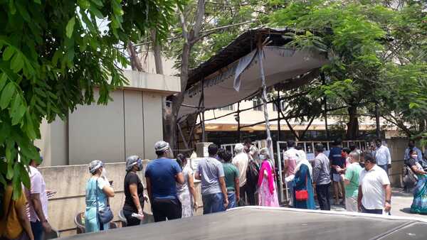 Long queue for vaccination