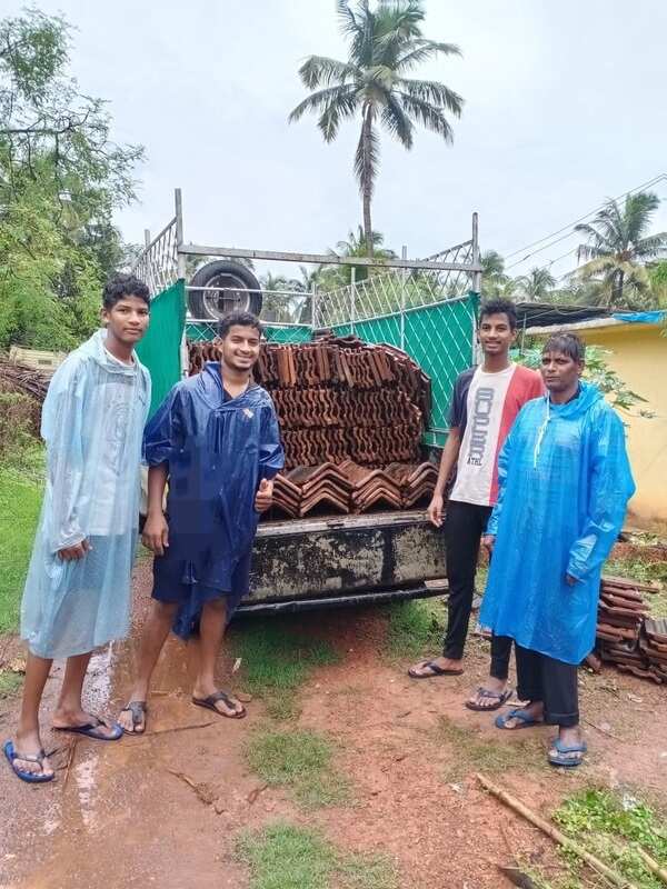 Free tiles for those who damaged their roof