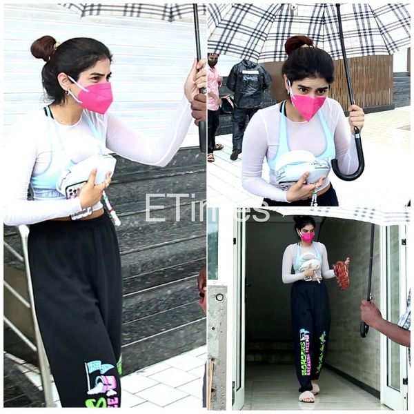 Exclusive! Janhvi Kapoor Spotted Post Gym Session, Gets Clicked In