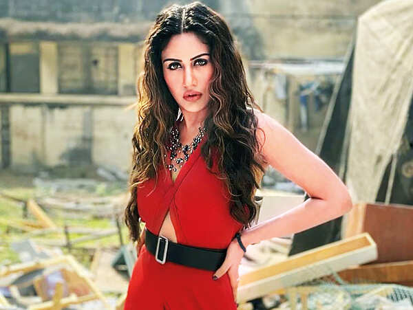 TV_DESIRABLE_SURBHI CHANDNA_2