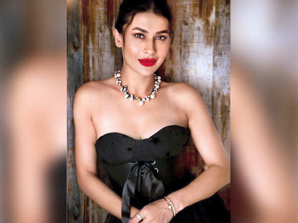 TV_DESIRABLE-PAVITRAPUNYA1