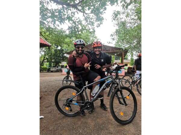 Ritesh Shetty cycle trip with a friend