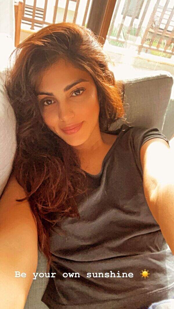 rhea_chakraborty_212759793_330239831924089_831263061815095854_n