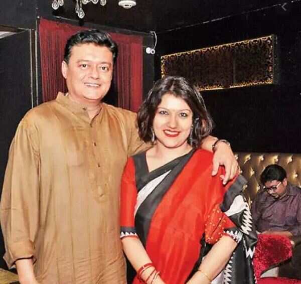 Saswata-Chatterjee-With-His-Wife