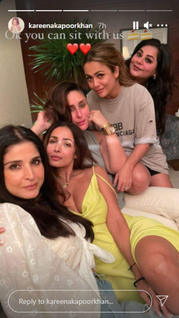 600px x 1067px - Kareena Kapoor Khan's fun night out with BFFs Malaika Arora, Amrita Arora  and others will make you crave for a reunion with your friends | - Times of  India