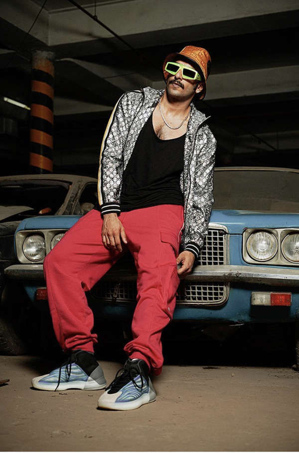 Ranveer Singh gets way too bling(y) in this metallic jacket; see