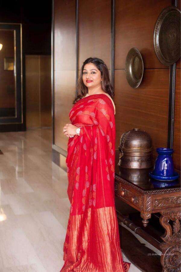 MyHandloomMyPride Sari lovers reveal the story behind their favourite weaves Kolkata News