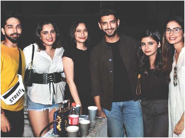 Harsh Rajput, Steffi Kingham, Diedre Redden, Kunal Jaisingh, Bharati Jaisingh and Aneri Vajani
