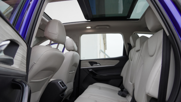 XUV (8)
