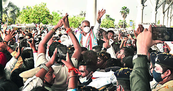 Baghel returns to Raipur after meeting Rahul
