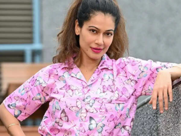 Newlywed Payal Rohatgi stuns in swimwears as she shares glimpses from ...