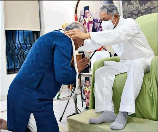 BJP leader received blessings from Deepak Desai, spiritual leader of Dada Bhagwan Foundation