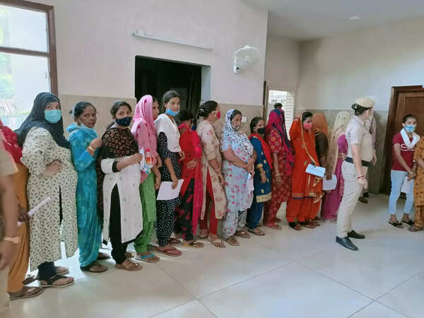 Hundreds of Haryana residents met Vij with their grievances 2