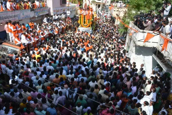 Balapur laddu gift for Jagan as AP MLC wins T auction (1)