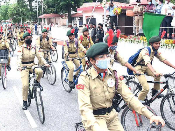 Uttar Pradesh CM Yogi Adityanath flags off cycle rally, lauds SSB for ...