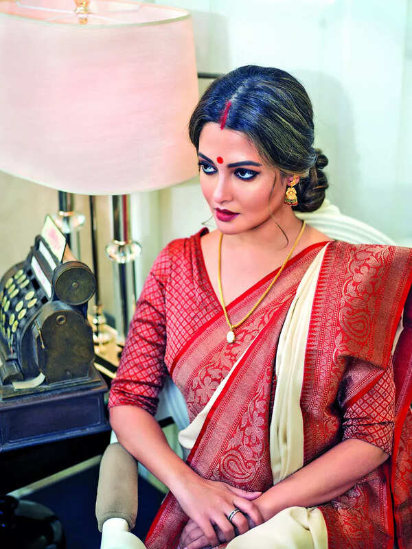 I really miss Amma during Puja : Riya Sen | Bengali Movie News - Times ...