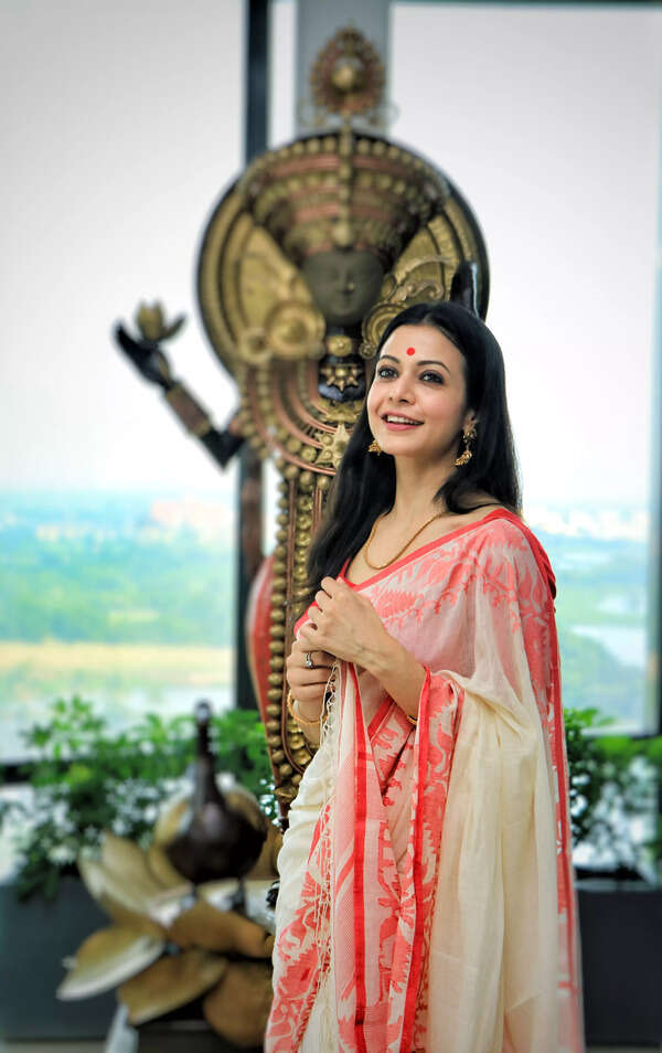 koel sari.