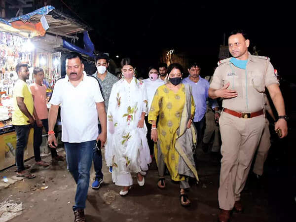 At the Vishwanath Gali after darshan at Kashi Vishwanath temple (BCCL/ Arvind Kumar)