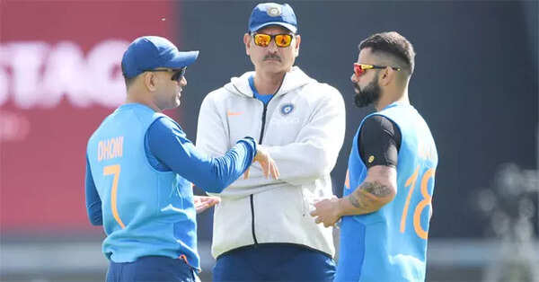 Embed-Dhoni-AFP