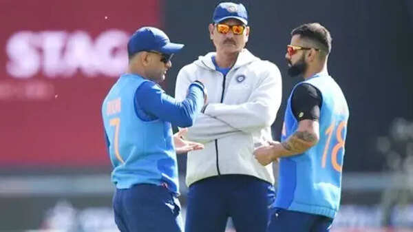 Embed-Kohli-Dhoni-AFP