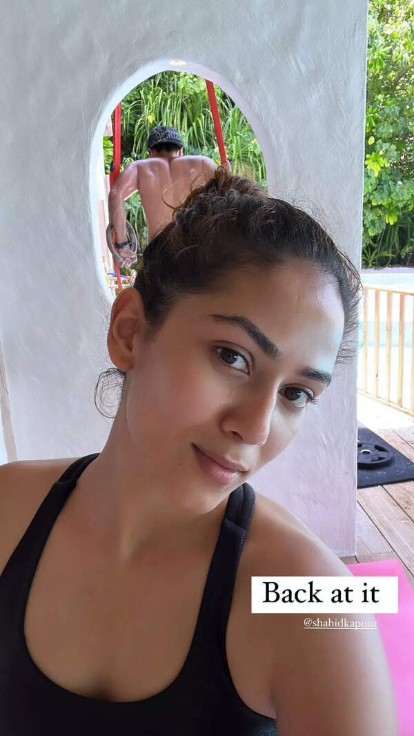 Shahid Kapoor photobombs Mira Rajput’s workout selfie on vacation ...