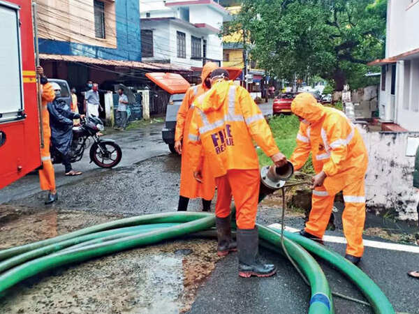 Incessant rains lash Ernakulam; no major casualties reported | Kochi ...