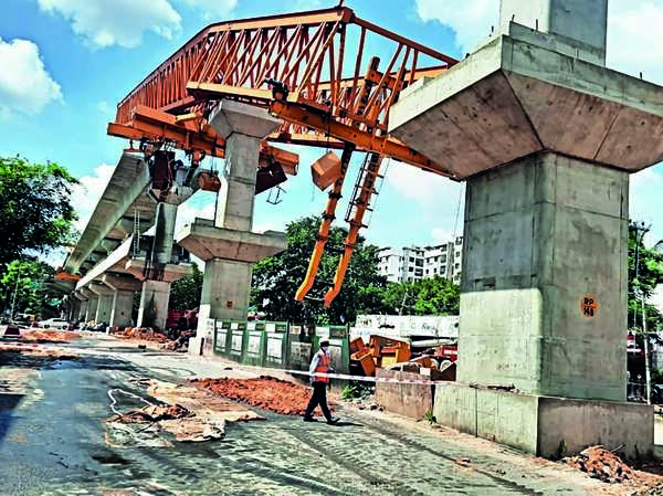 Launching gantry collapses; none hurt