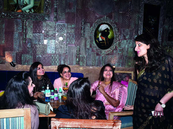 Sunaeyaa Kapur (right) with the guests at the do (BCCL/ Vishnu Jaiswal)