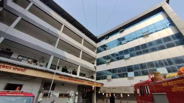 thane-fire-breaks-out-in-staff-room-of-nkt-college-thane-news