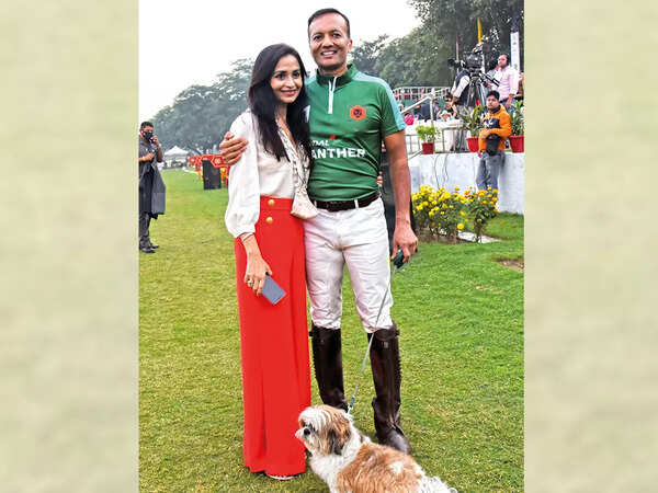 AJ-(9)-Naveen-Jindal-with-wife-Shallu