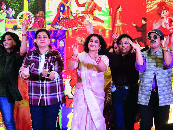 Group dance (BCCL/ Arvind Kumar)