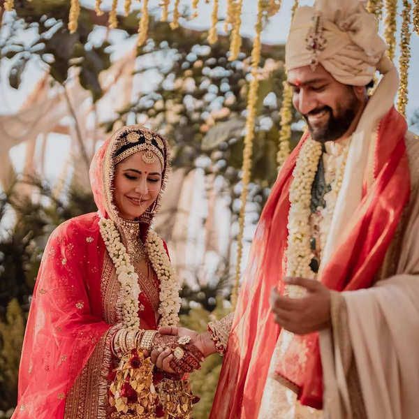 Outfit details of groom Vicky Kaushal - Times of India