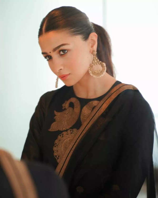 Alia Bhatt in Black, celebrity, bollywood, indian actress, bonito, cute, alia  bhatt, HD phone wallpaper | Peakpx