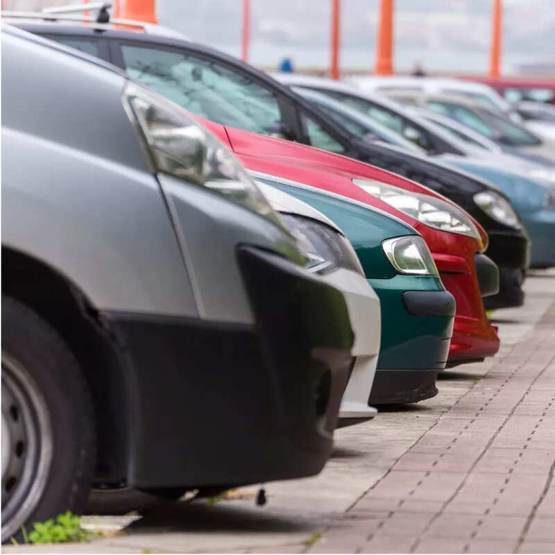 parked-cars-picture-id691945016