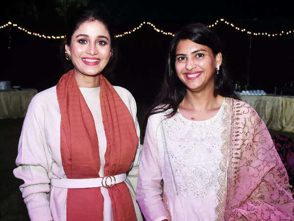 Ria Mishra (L) and Saba Raza (BCCL/ Vishnu Jaiswal)