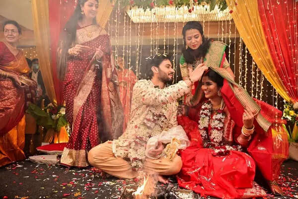 Sayantani Ghosh beams with joy as she poses with Anugrah Tiwari in these new wedding pictures