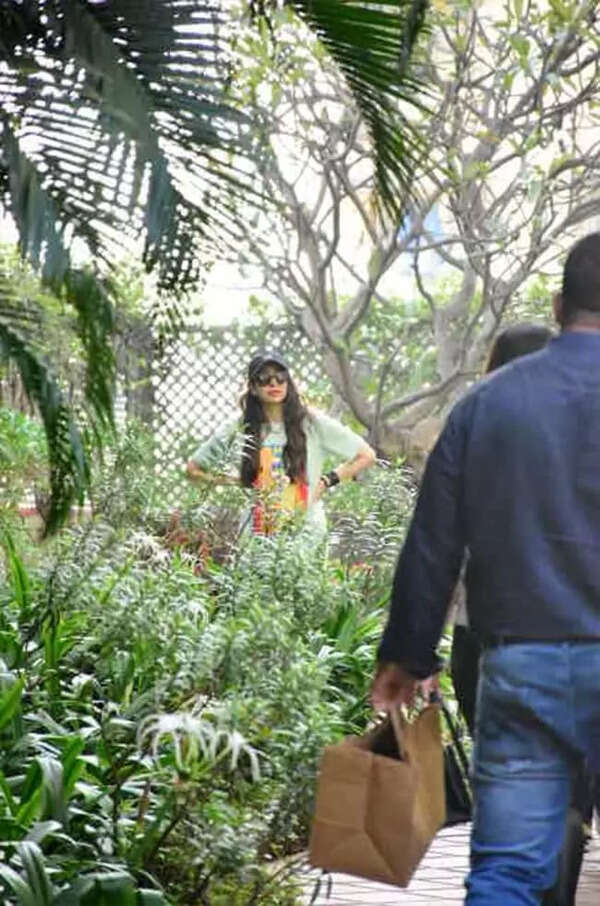 dqcer7qo_karisma-kapoor_625x300_02_January_22