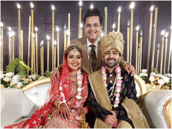 Mansi and Kapil with her friend Rupesh Sonar