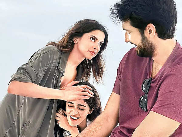 Resize_GEHRAIYAAN (1)
