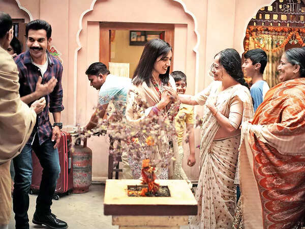 A still from Badhaai Do