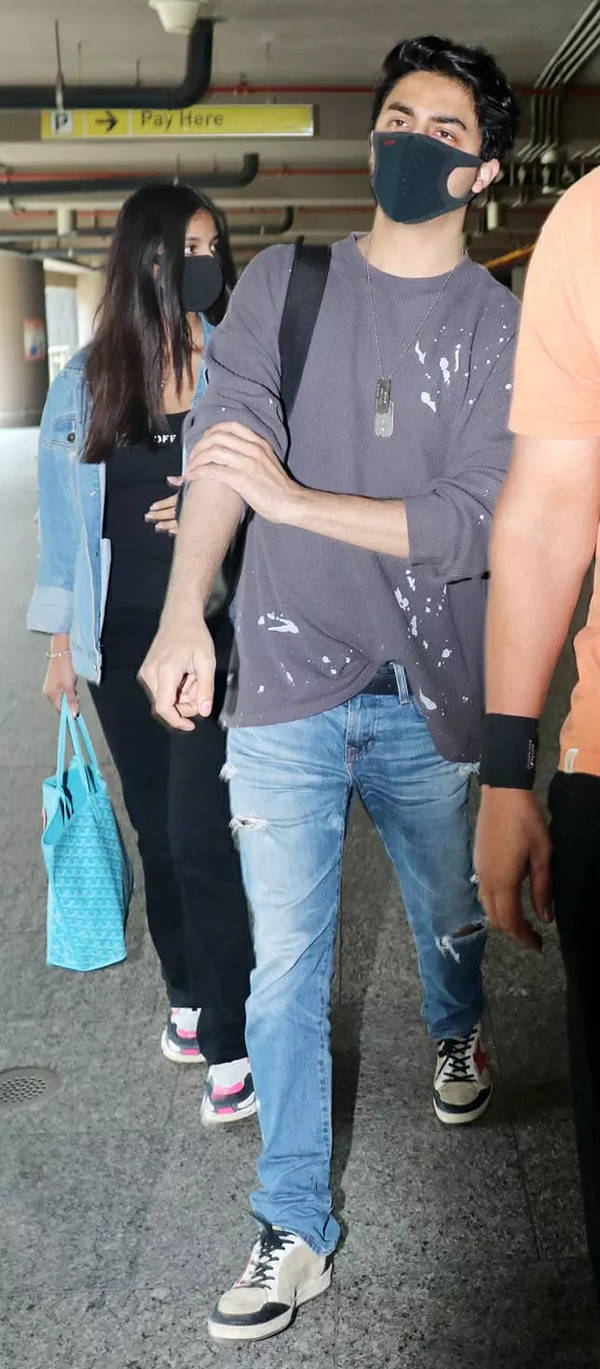 Shah Rukh And Suhana Khan Fun Airport Fashion Goals 